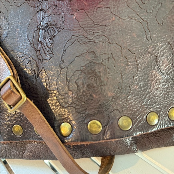 Origi Cow Hide Handmade Crossbody Rose Tooled /Studed From Italy - Picture 2 of 10